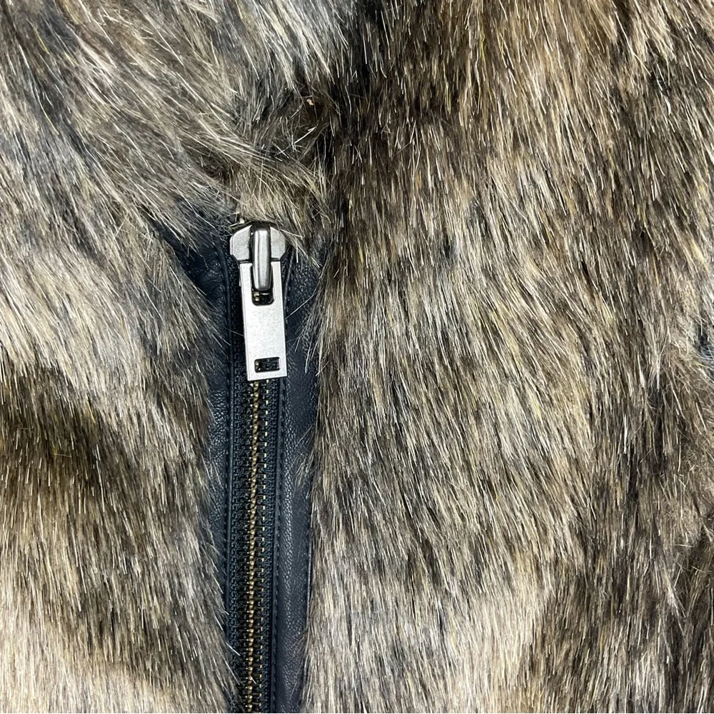 Banana Republic Faux Fur Vest with Asymmetrical Zipper Size S - Picture 4 of 8